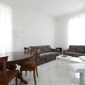 https://roma-ostia-100-mt-sea.it-romehotels.com