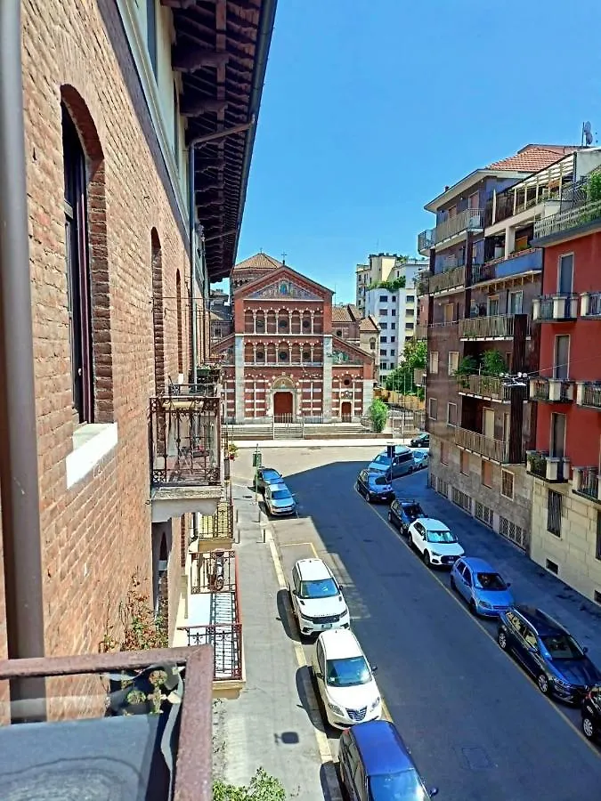 Charming Design Apartment Into Navigli District Milano