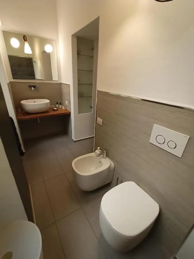 Charming Design Apartment Into Navigli District Milano
