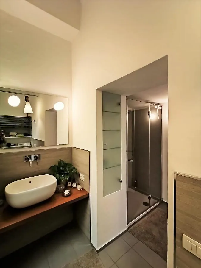 Charming Design Apartment Into Navigli District Milano