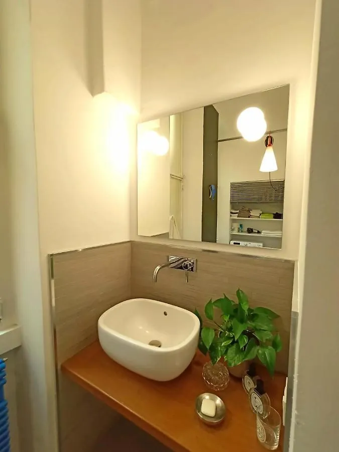 Charming Design Apartment Into Navigli District Milano Italia